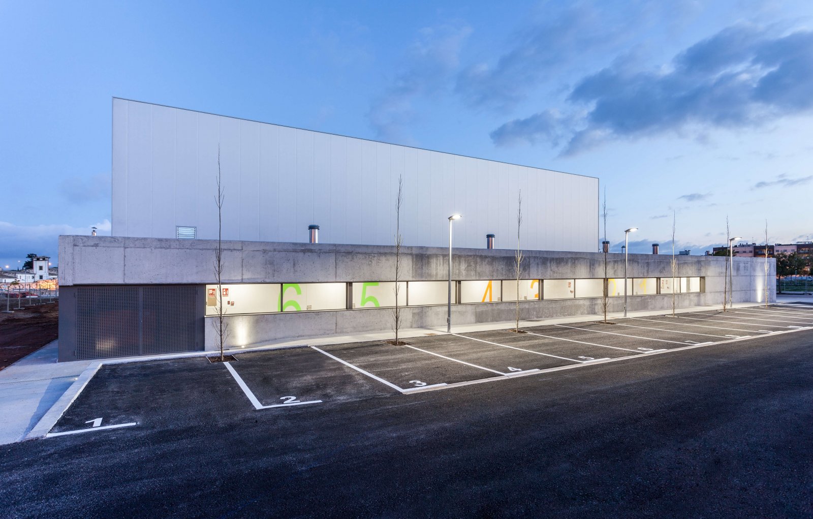 Detail view of the parking lot of the son ferragut pavilion