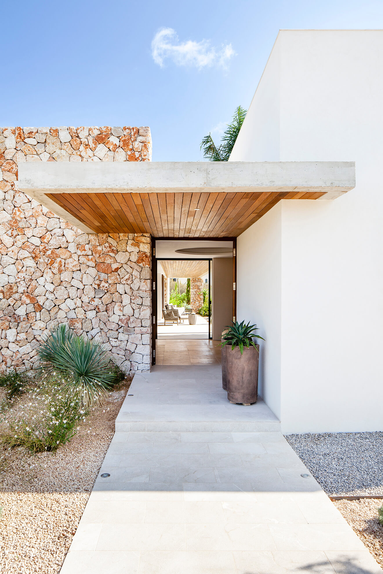 Detail view of the entrance of the Sol de Mallorca house with the chill-out area of the garden