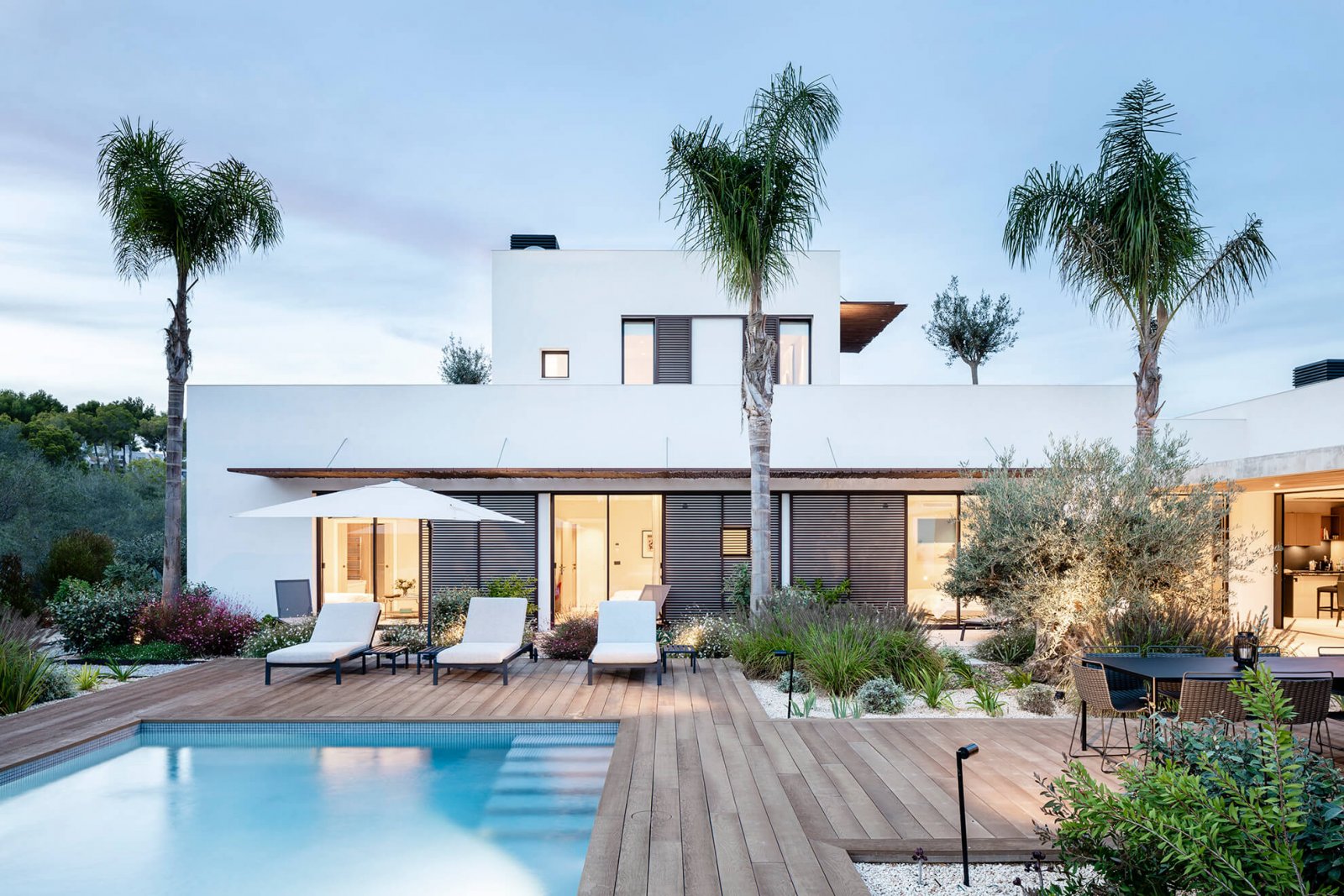 Another view of the garden with pool and interior facade of the Sol de Mallorca house